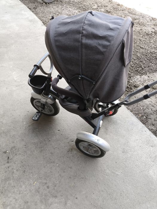 Детская коляска трёхколёсный