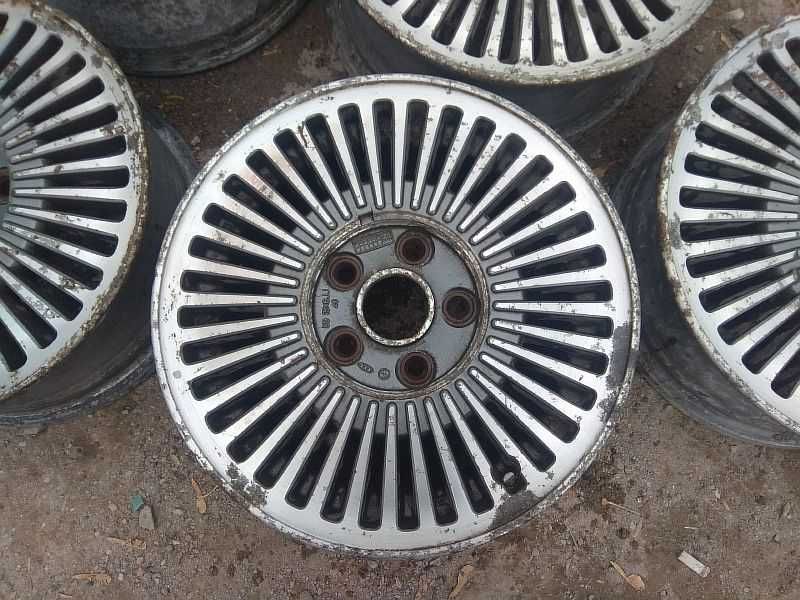 Продам оригинальные легкосплавные диски на автомашину Mazda