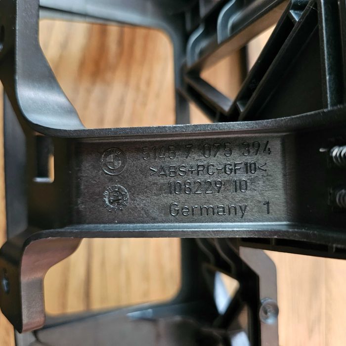 Скоби рамки за арматурно табло BMW 3 серия E90 E91 PS5 PS4 PlayStation