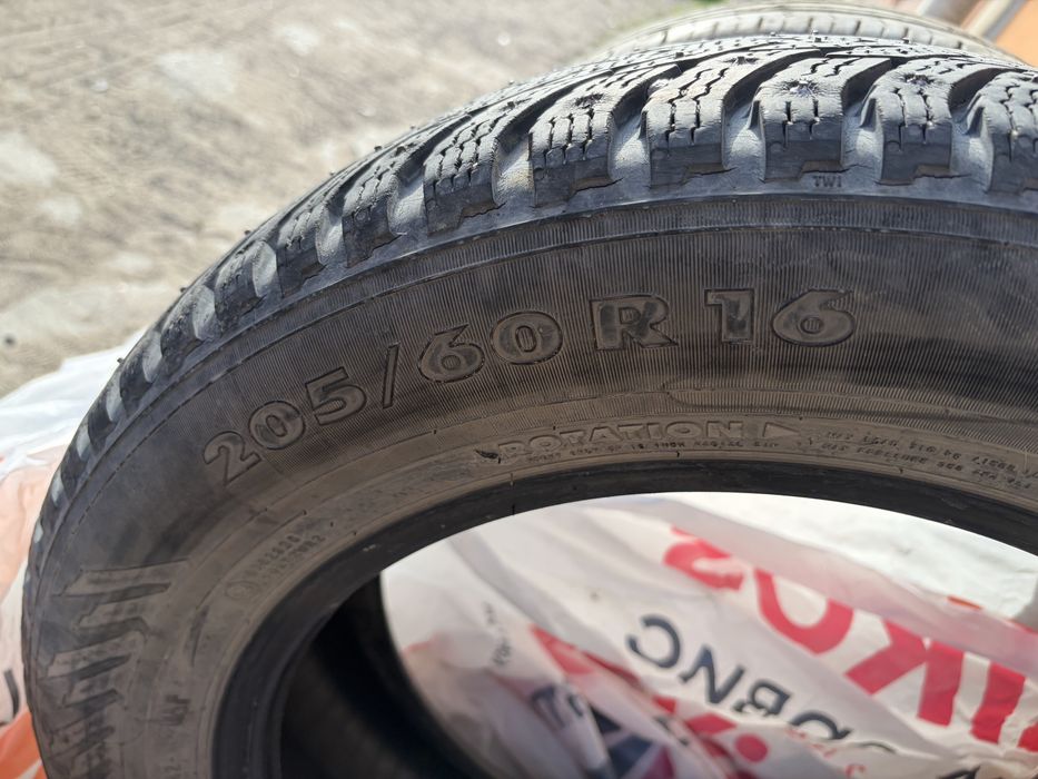 Продам 2 комплекта автомобильных шин