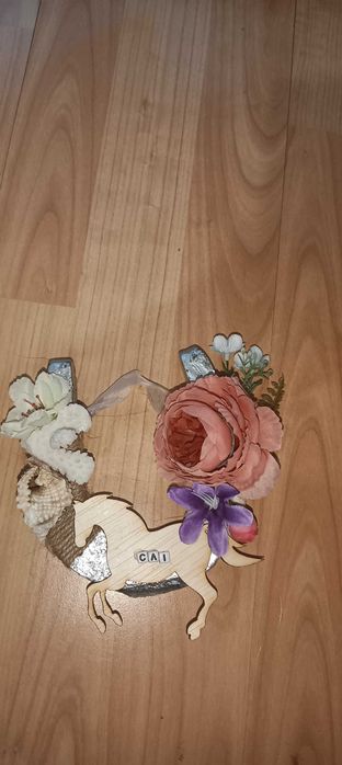 Vând potcoave decorative și semne de boxă