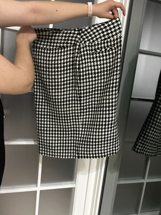 Fustă alb-negru tip tweed (model houndstooth)