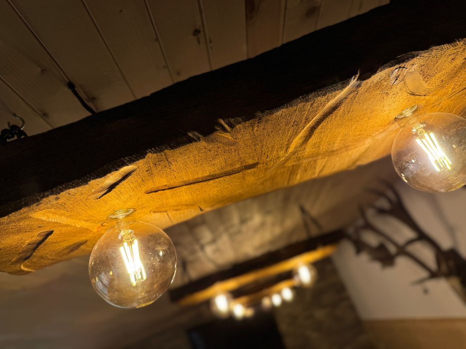 Ръчно изработен полилей от масивно дърво