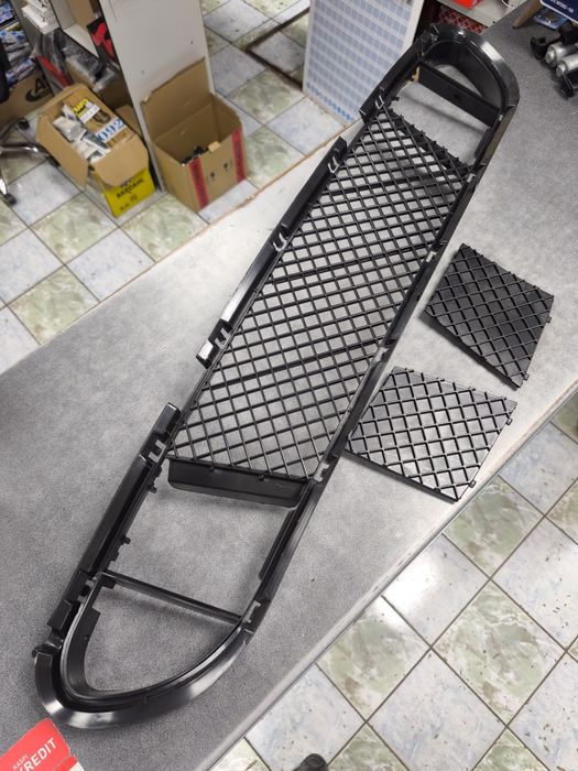 BMW E60 решотка туманки бампера