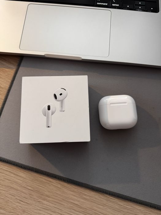 Apple Airpods 5 cu carcasa MagSafe