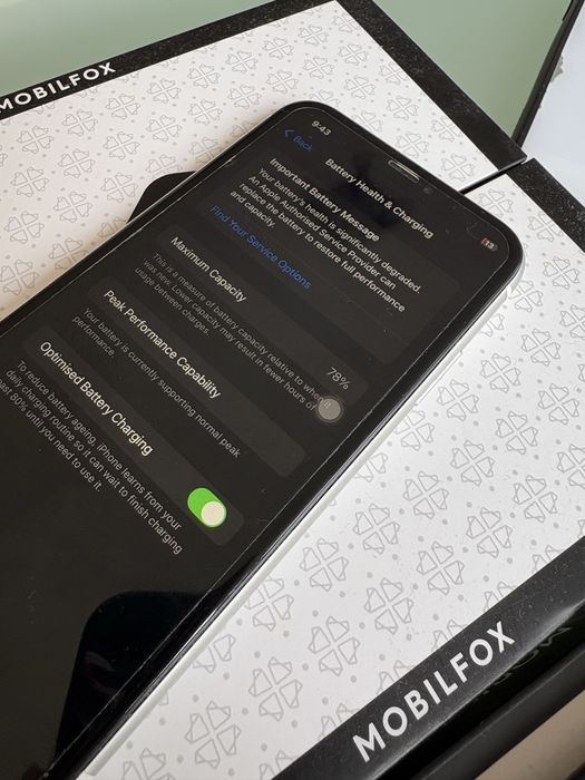 Телефон Iphone XR бял + 3 кейса