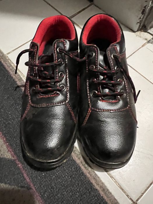 Работни обувки с бомбе