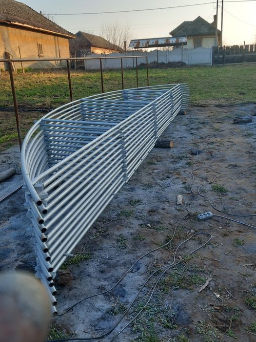 Vând solar aflat în Poiana Mare