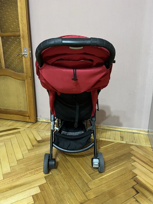 Прогулочная детская коляска