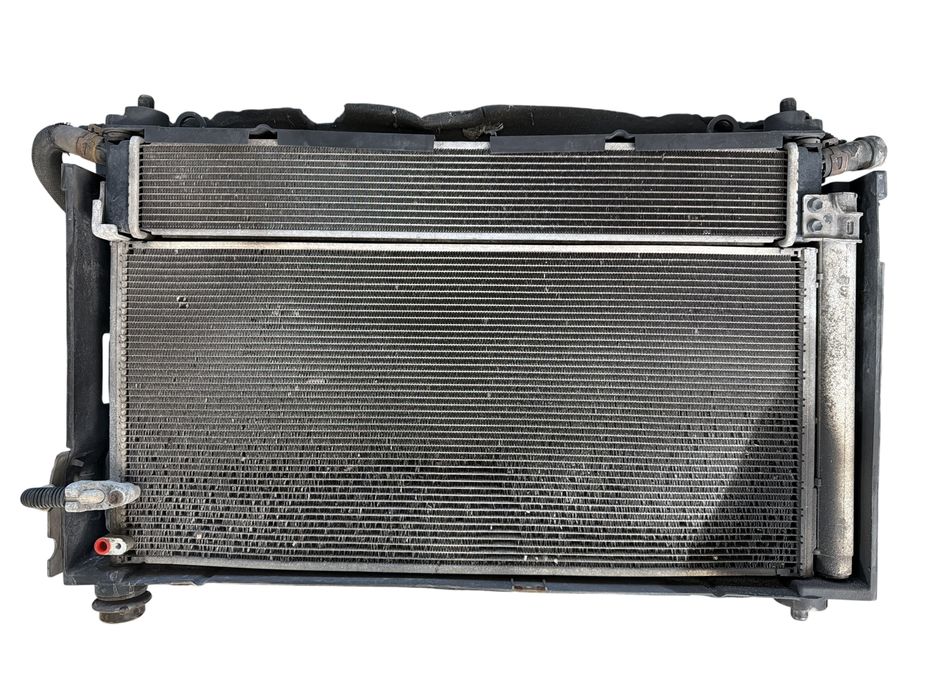 Set radiatoare cu electroventilator Toyota Auris E180 2013 cod 164000T240 167110T090 8845002430 G901002010
