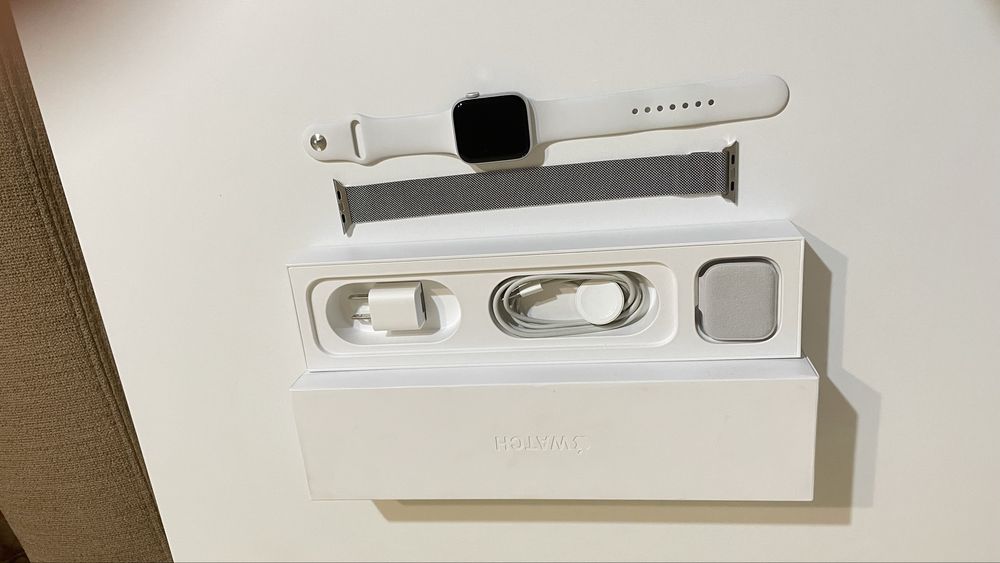 Apple Watch Series 4, 44mm, Silver