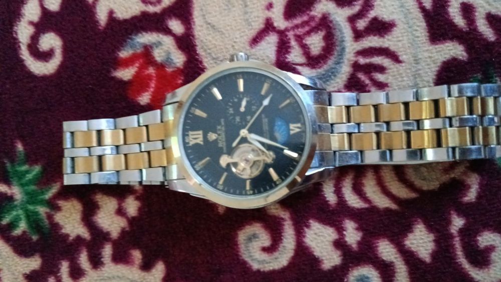 Ролекис соат сотилади