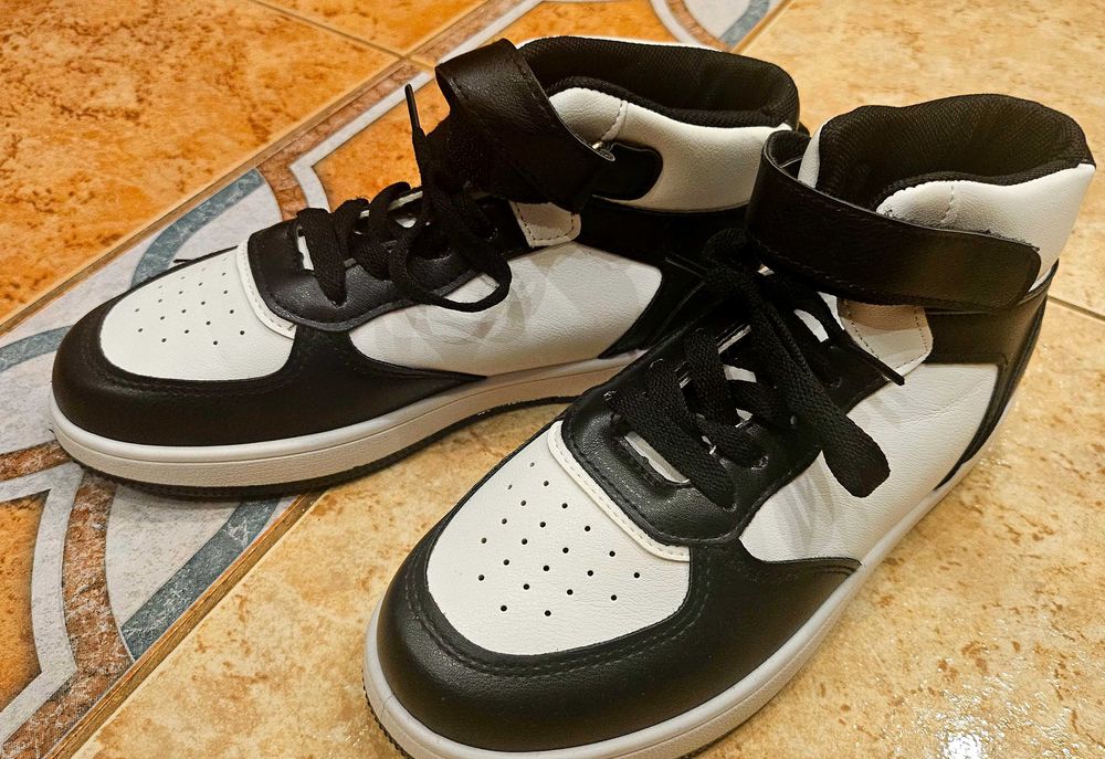 Високи спортни обувки GIRAFFE