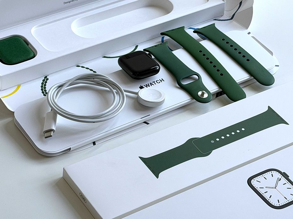 Apple Watch (Series 7 / Зеленый)