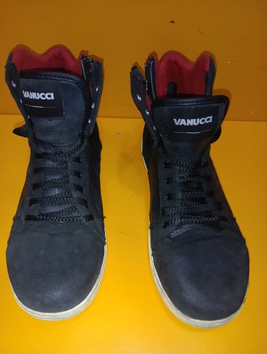 Vanucci кожени кецове N 41