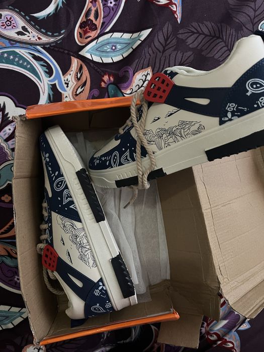 Кроссовки НОВЫЕ 41-42 размер