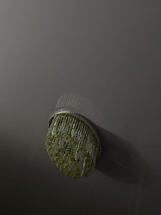 Продам люстру