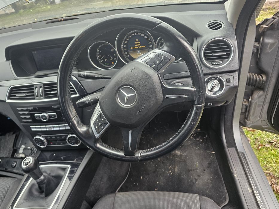 Dezmembrez Mercedes  W 204