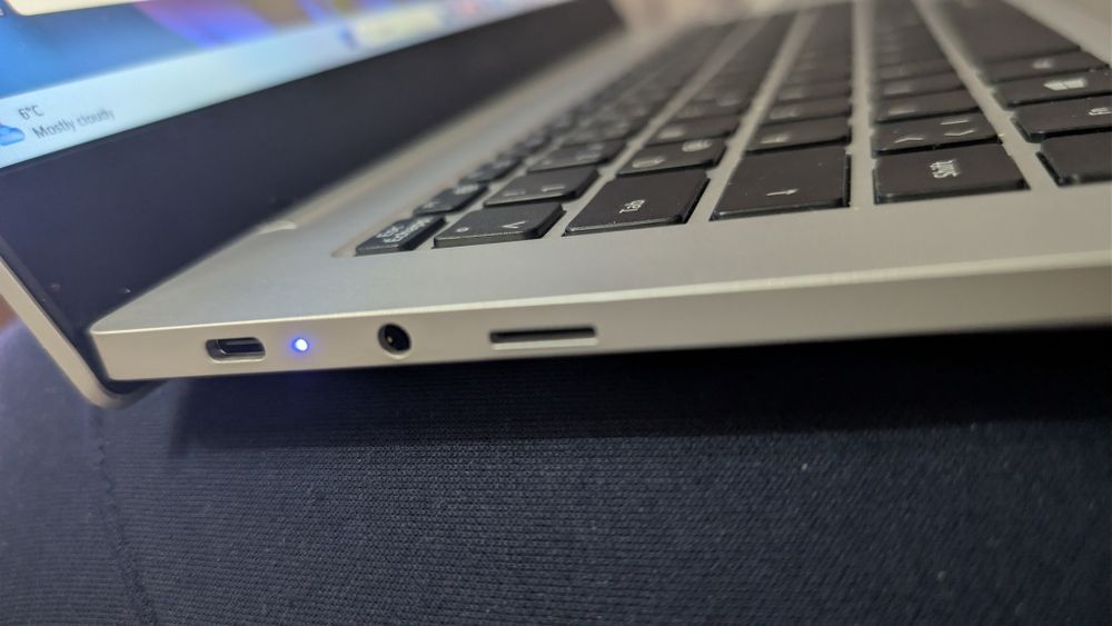 Laptop Samsung Galaxy book Go  cu Sim