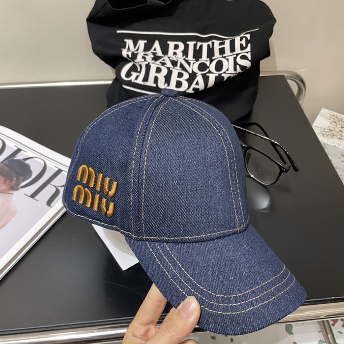 Шапки различни модели и цветове