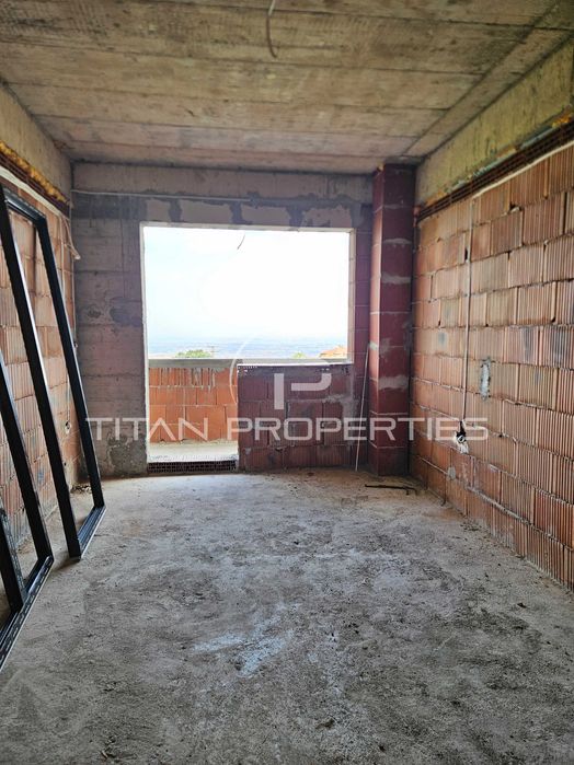 Двуетажна къща в Марково