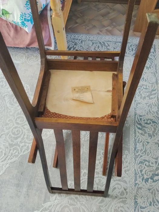 Продам комплект стульев из 6 штук.