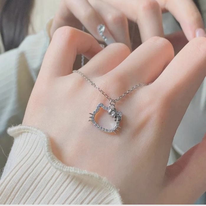 Кулоны и браслеты Hello Kitty в серебристом цвете с кристаллами