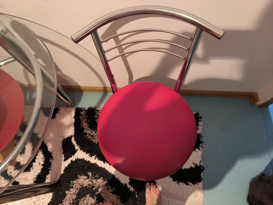 Стол и стулья для кухни