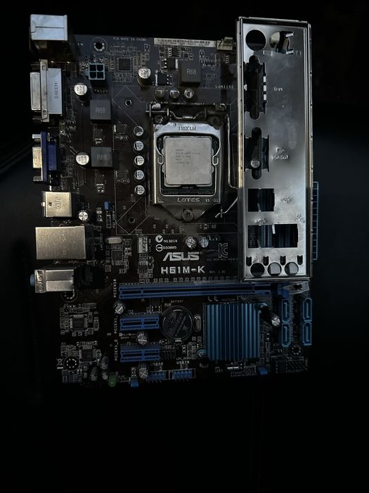 Материнская плата Asus H61 с процессором i3 озу 4 Гб