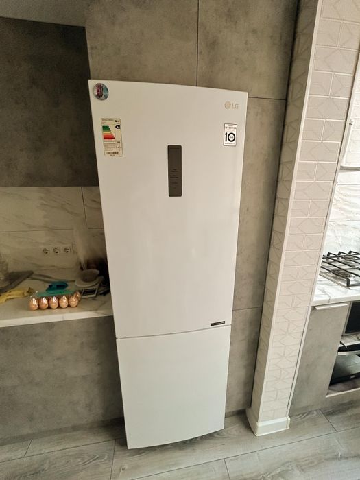 Холодильник двух камерный