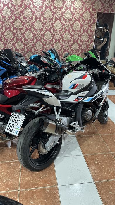 BMW 400 kupli injektr ABS tizimiga ega