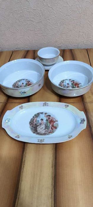 От сервиза Мадонна.