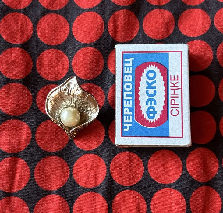 Продам советскую брошь