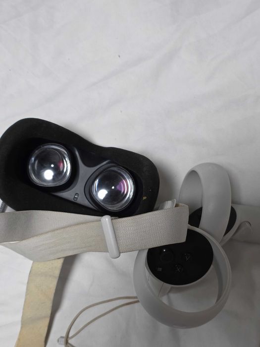 Meta Quest 2 128GB + cablu Link PC VR + 2 controllere