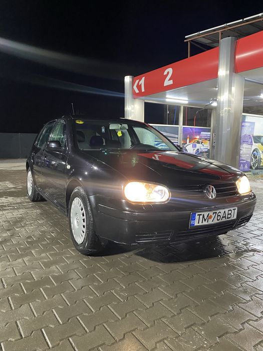 Volkswagen Golf 4 1.6 16V – 2003 – bine întreținut