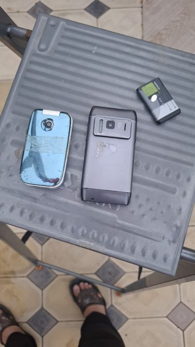 Nokia N8  и  Sony Ericsson Z610i