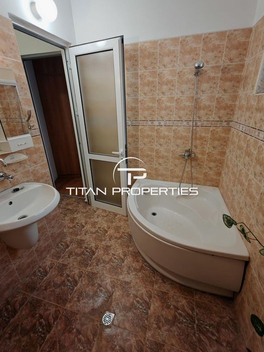 Дава се под наем Тристаен апартамент в Пловдив, Младежки Хълм - 130 кв.м за 600 € - Снимка #9