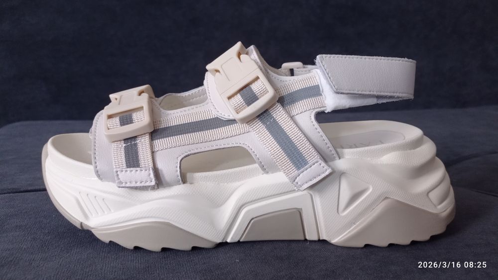 Продается летняя обувь