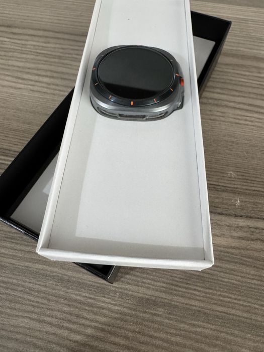 Продавам Samsung Galaxy Watch Ultra 2025