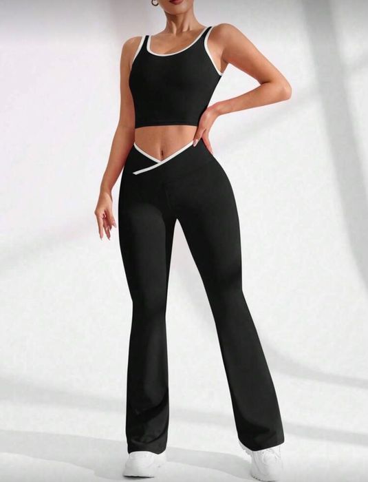 Дамски Спортен Фитнес Комплект Спортна Екипировка за Фитнес М