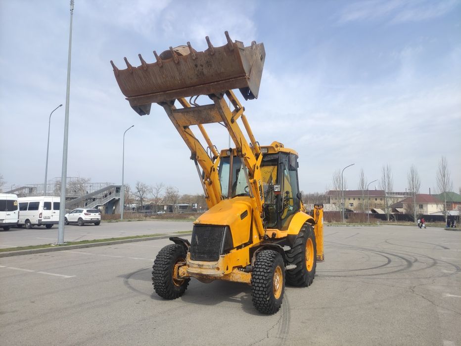 Трактор. Экскаватор погрузчик JCB 3CX.