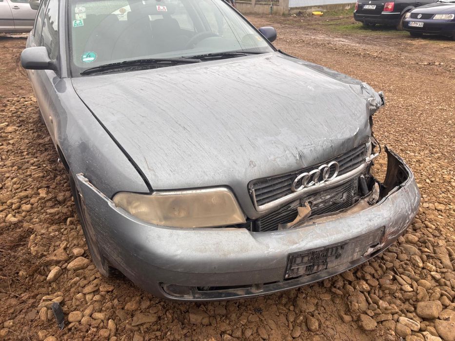 500€ audi a4 2001 Motor functinabil/Avariat