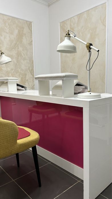 Продам маникюрный стол