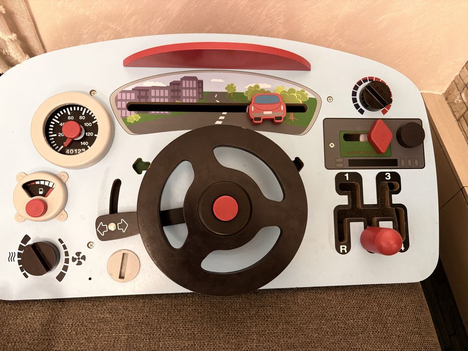 Дървена играчка