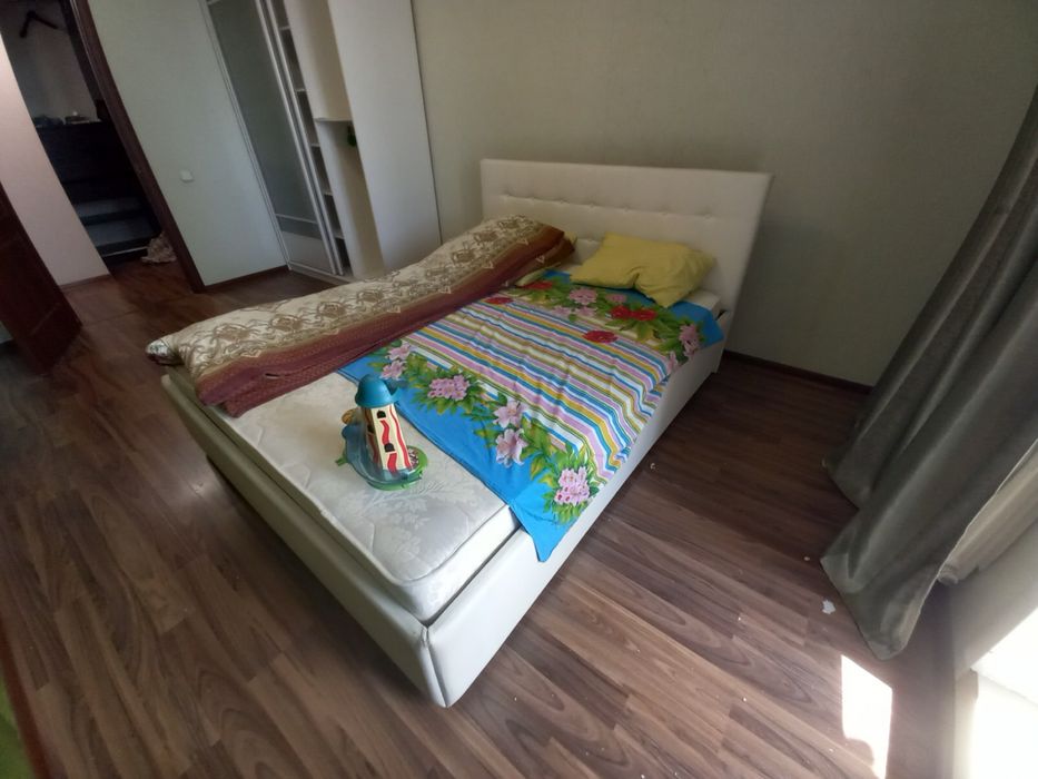 Двухспальная кровать