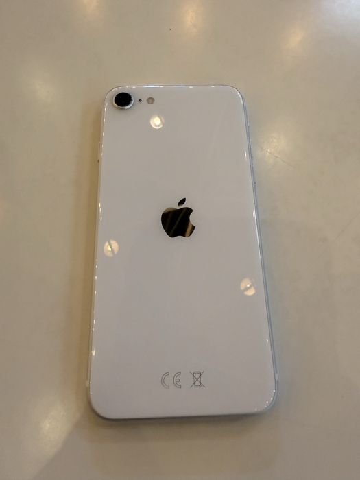 Продам iPhone SE 2020 (SE 2)