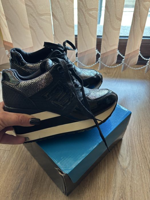 Дамски обувки с платформа