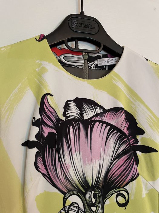 Разпродажба на дрехи Versace