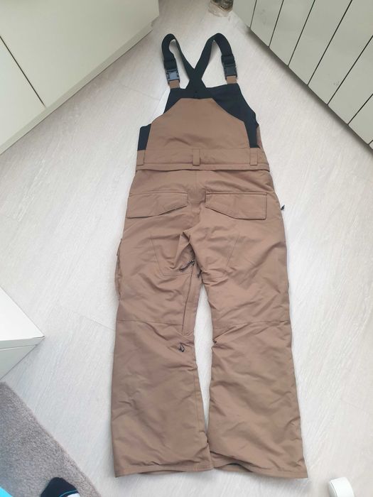 Продавам зимен екип Volcom за 8 г.