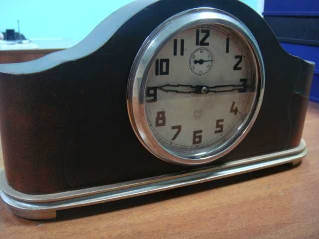 Часы антикварные, каминные, настольные.